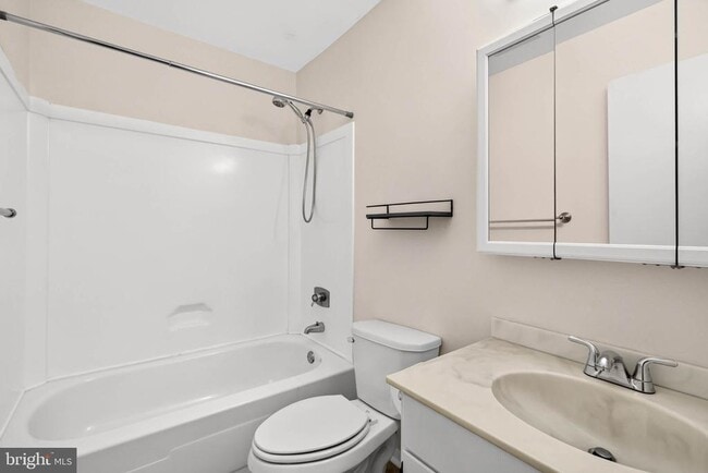 Building Photo - 107 Donzen Dr