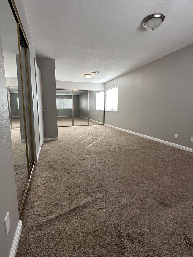 Building Photo - 8745 Isola Dr