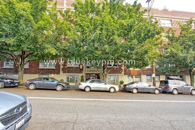 Building Photo - Pearl District Studio Condo in Historic Empress Hotel