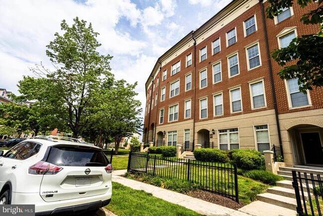 Building Photo - 7931 Crescent Park Dr