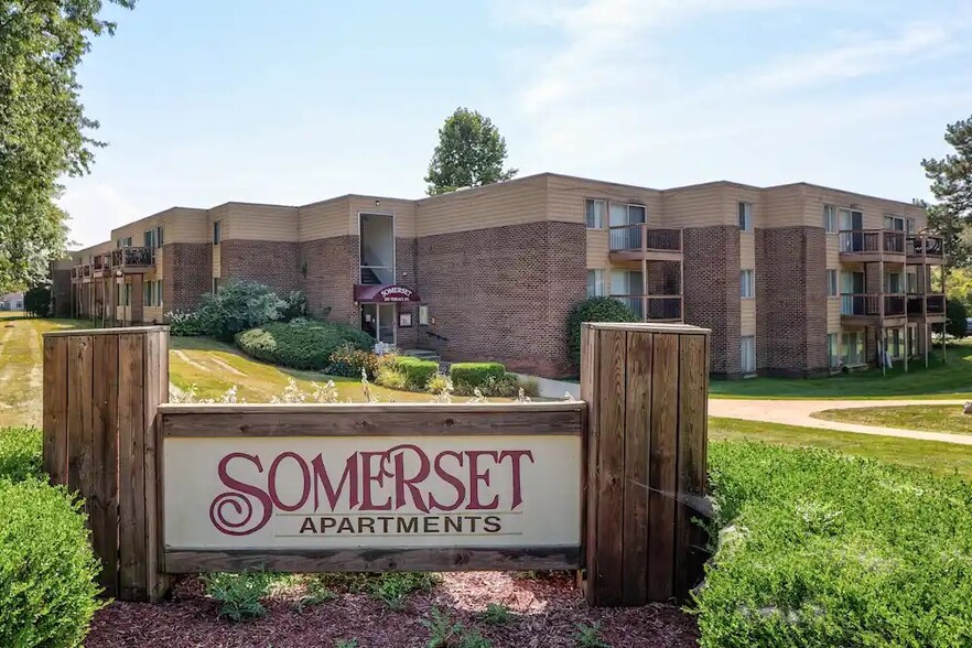 Primary Photo - Somerset Apartments