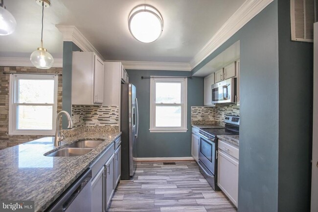 Building Photo - 12337 Chesterton Dr