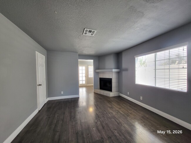 Building Photo - 528 S Tomsik St