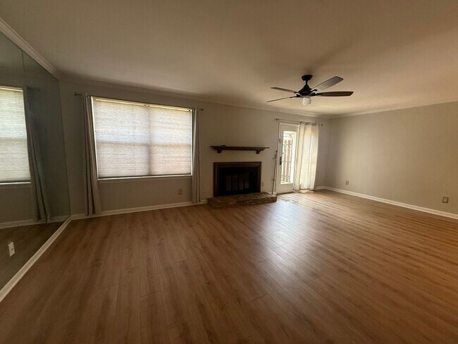 Building Photo - 502 Brentwood Pointe