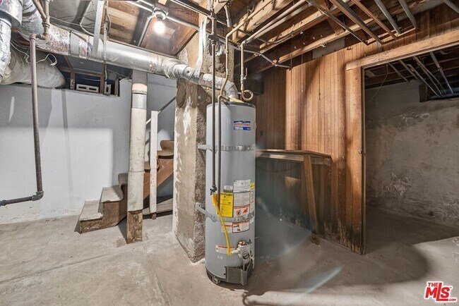 Building Photo - 2215 W 21st St