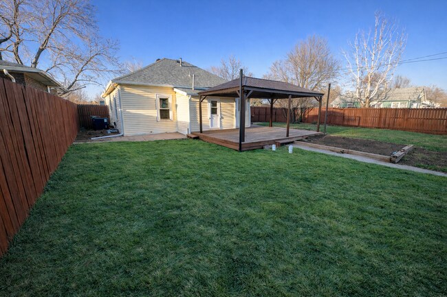 Building Photo - 146 6th St