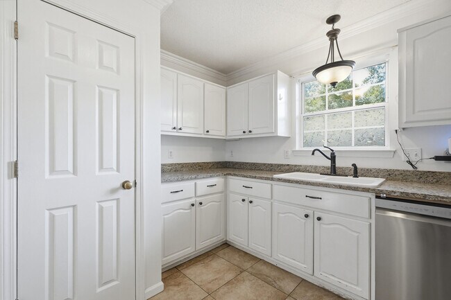 Building Photo - 357 Timber Wind Dr