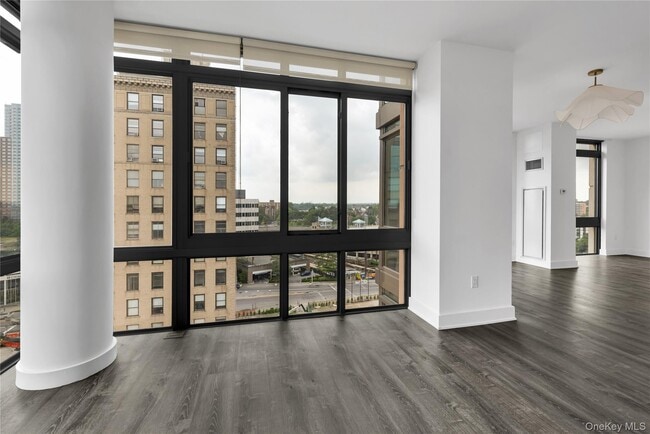 Building Photo - 175 Huguenot St