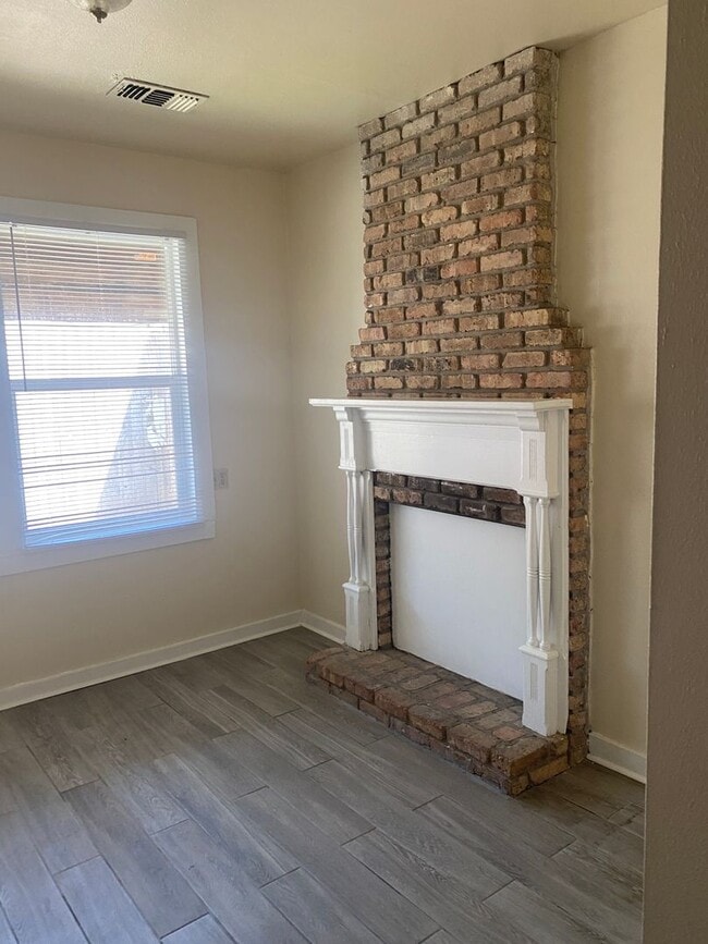 Building Photo - 1 Bedroom bungalow apartment