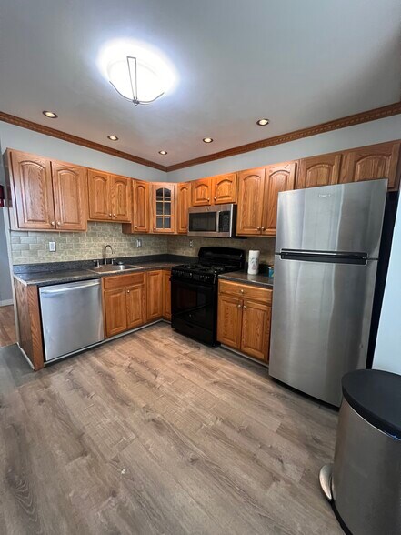 Building Photo - 161 Wilkinson Ave