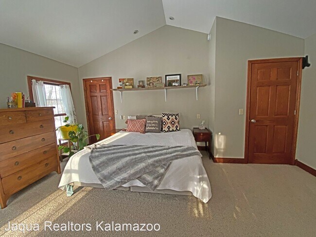Building Photo - 4 br, 3.5 bath House - 7270 Owen Drive