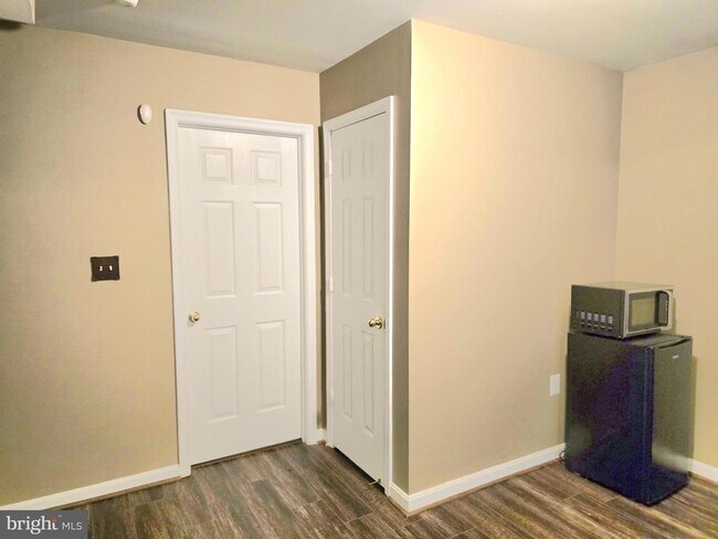 Building Photo - 3516 Community Dr