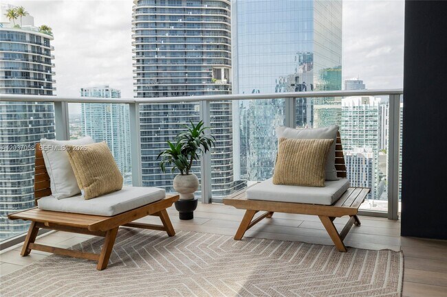 Building Photo - 1010 Brickell Ave