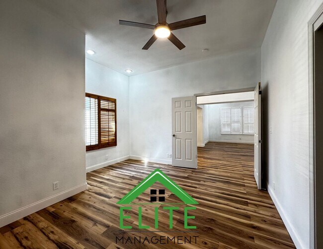 Building Photo - **Stunning Custom Home with Solar and Pool...