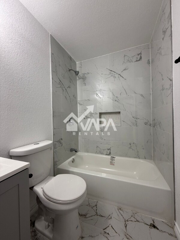 Building Photo - 315 Jamaica Dr