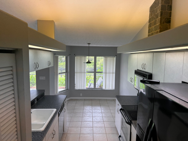 Building Photo - 6504 64th Dr E