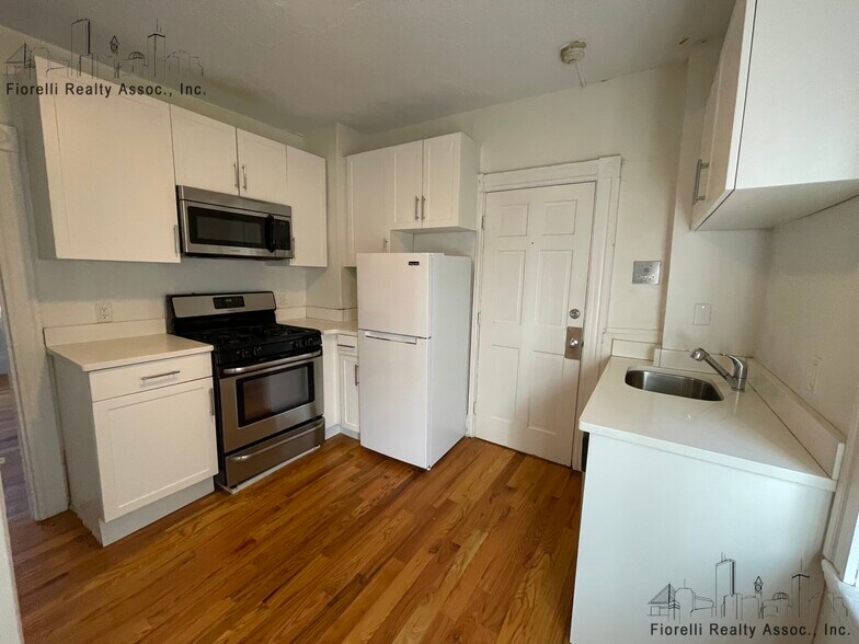 Building Photo - 10 Wiget St