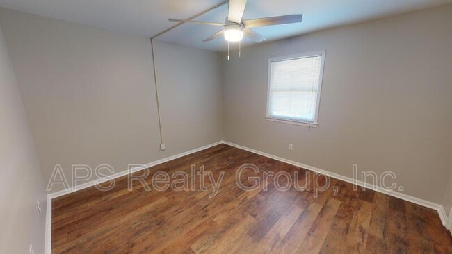 Building Photo - 4010 S Bend Dr