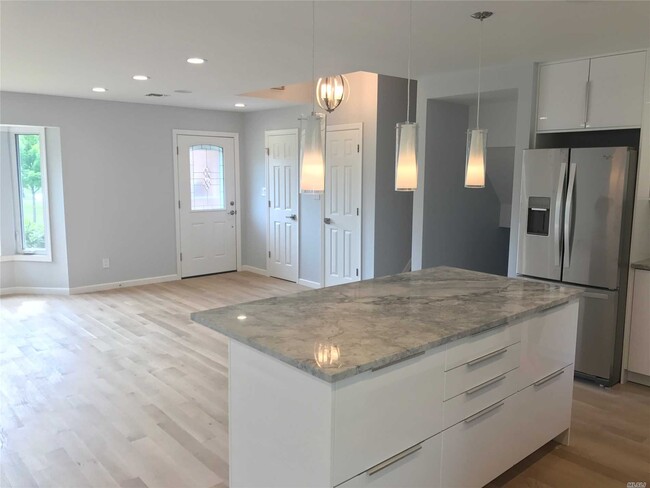 Building Photo - 158 Pollok Pl