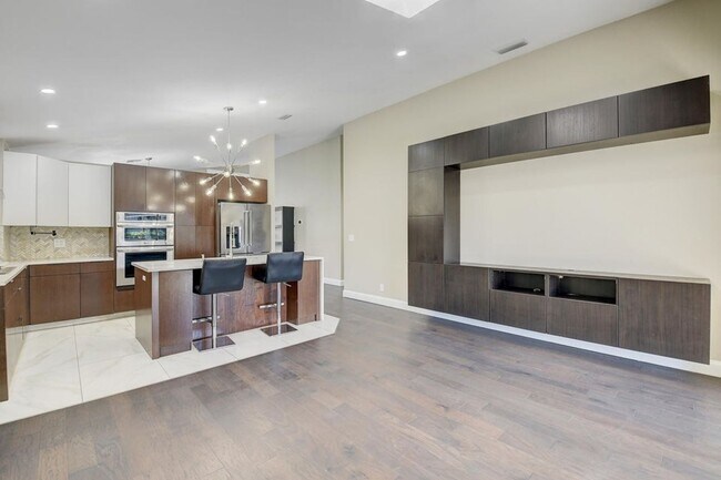 Building Photo - Rainbow Lakes