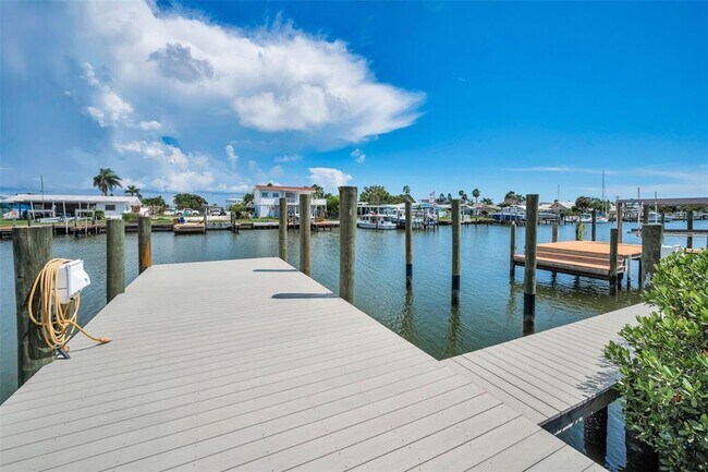 Building Photo - 17727 Long Point Dr