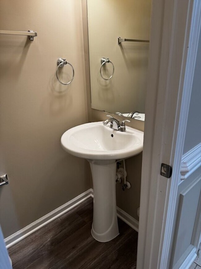 Building Photo - 3 Bedroom Townhouse with a Loft Area and a...