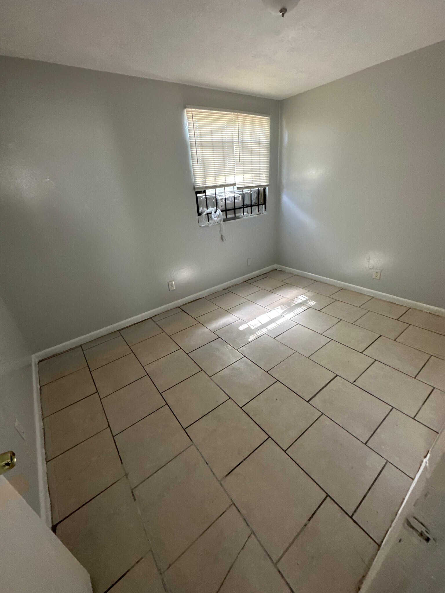 Building Photo - 1614 W 3rd St