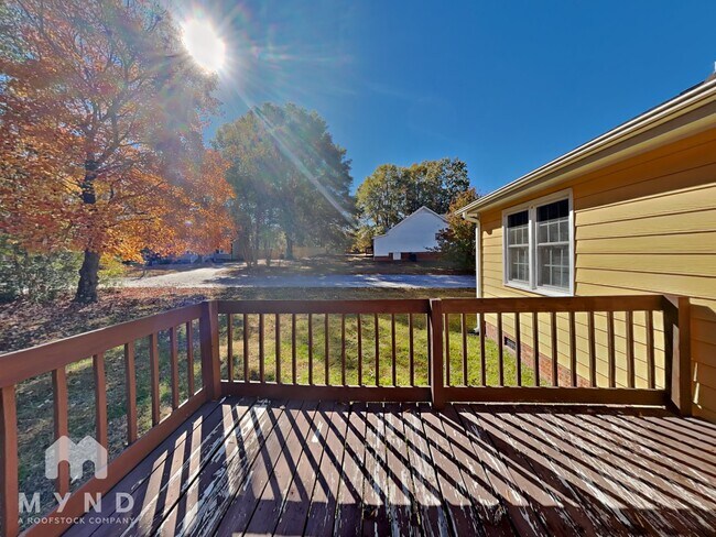 Building Photo - 1213 Shakentown St