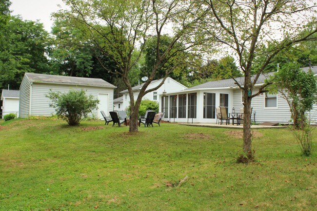 Building Photo - 375 Hauxwell Dr