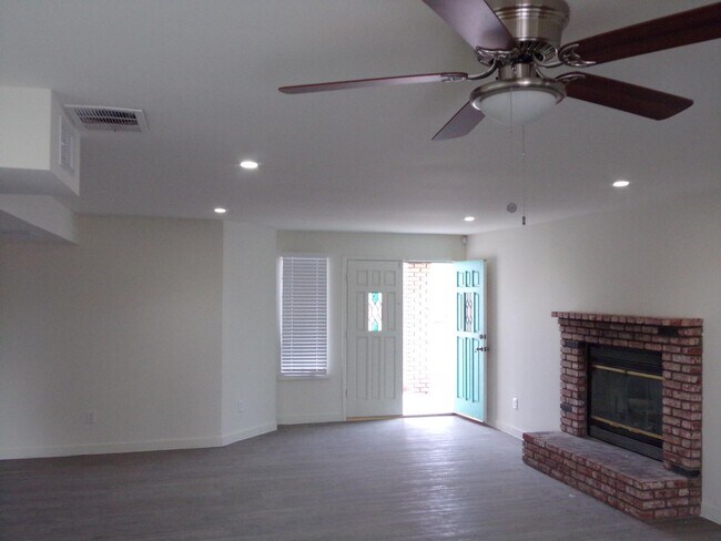 Building Photo - 21235 Windsong St