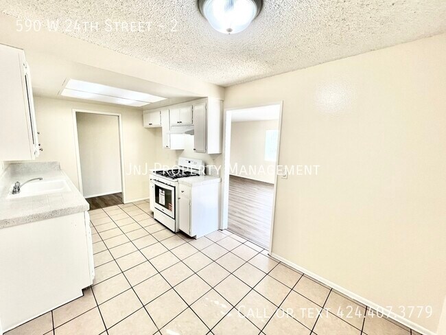 Building Photo - 590 W 24th St