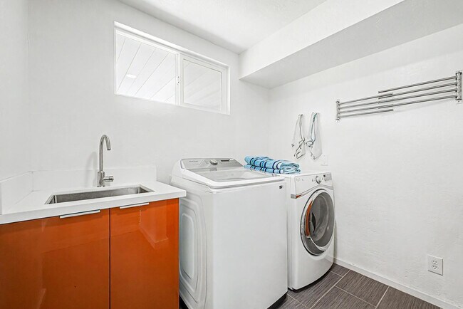 Building Photo - 2800 S Bala Dr