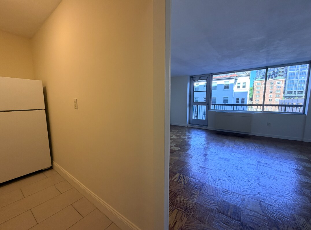 Building Photo - 16 Monmouth Ct