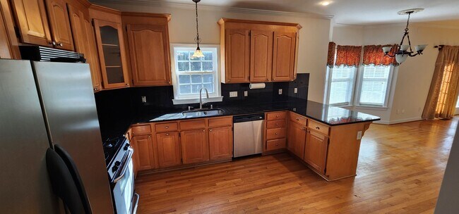 Building Photo - Nice 2 story brick home near Reagan High School