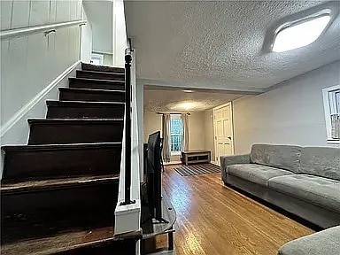 Building Photo - 5 Drumore Cres