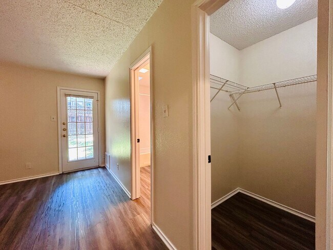 Building Photo - 9308 Kempler Dr