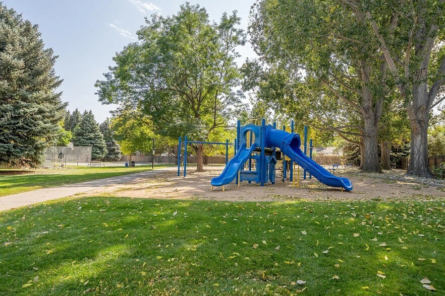 Building Photo - 2801 Leisure Dr
