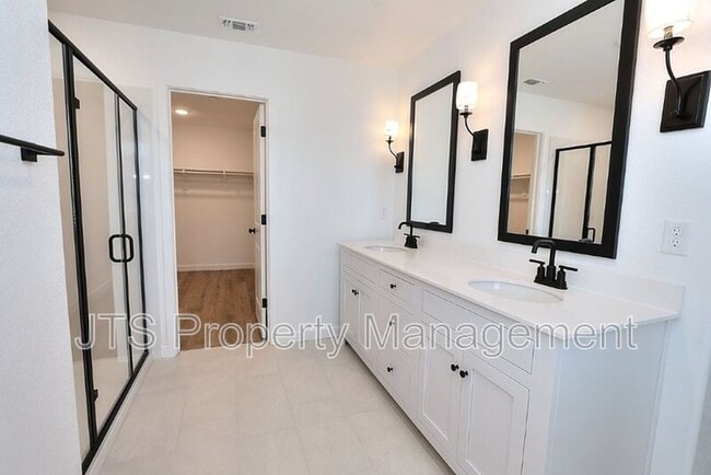 Building Photo - 4256 Aura Way