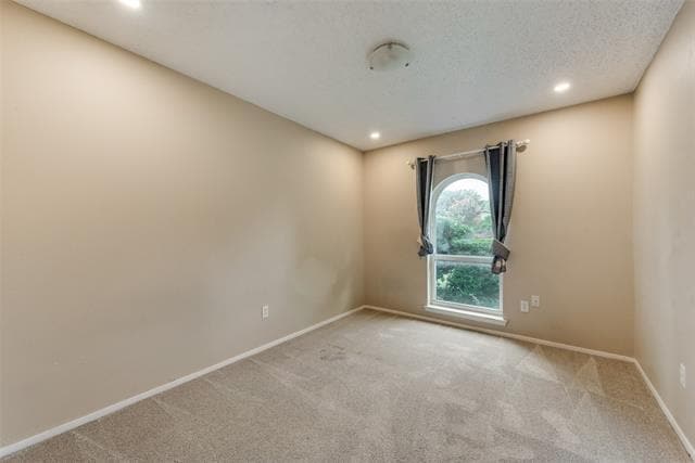 Building Photo - 512 W Oakdale Rd