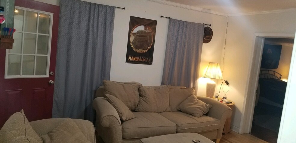 Building Photo - 107 5th Ave