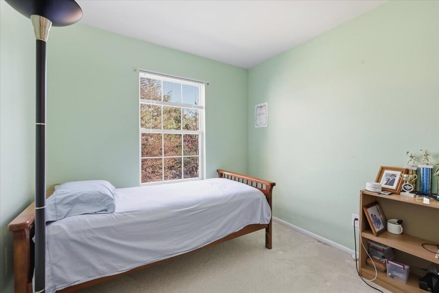 Building Photo - 203 Tallwood Ln