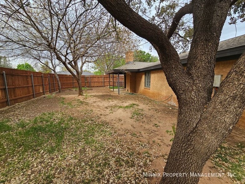 Building Photo - 6906 Elmwood Ave