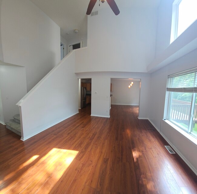 Building Photo - 3910 Old Elm Dr SE