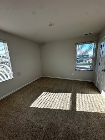 Building Photo - 1525 Ashgrove Pl