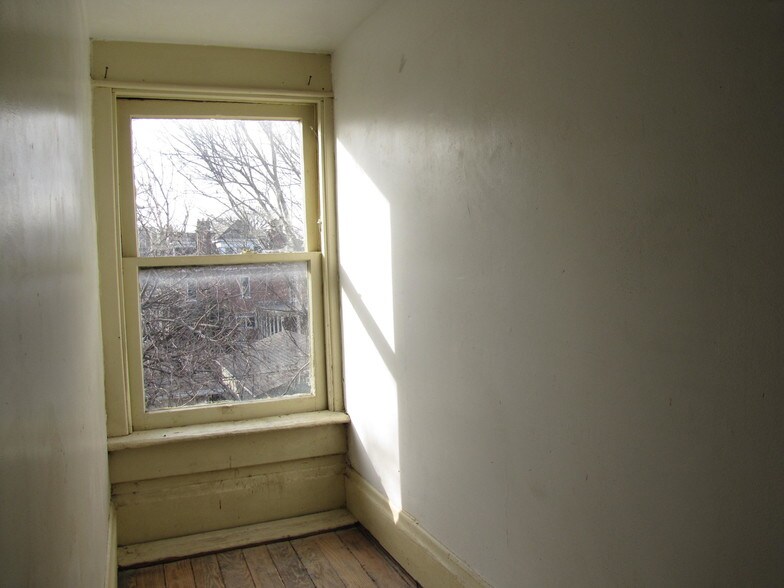 6th room, looking into backyard - 49 N 20th St