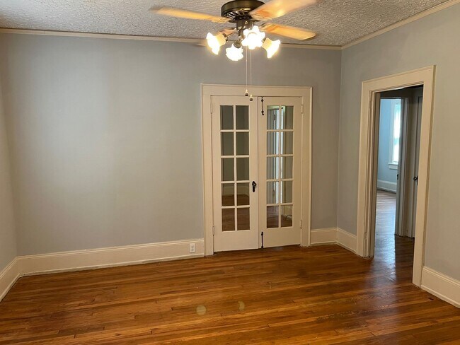 Building Photo - Home with 2 Bedrooms, 2 Baths with Bonus/C...