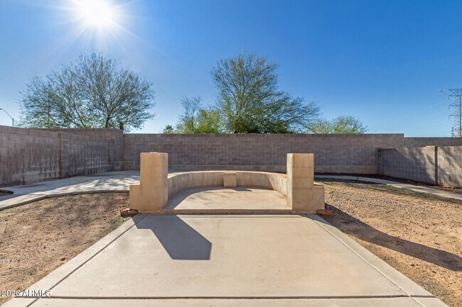 Building Photo - 11023 W Loma Ln