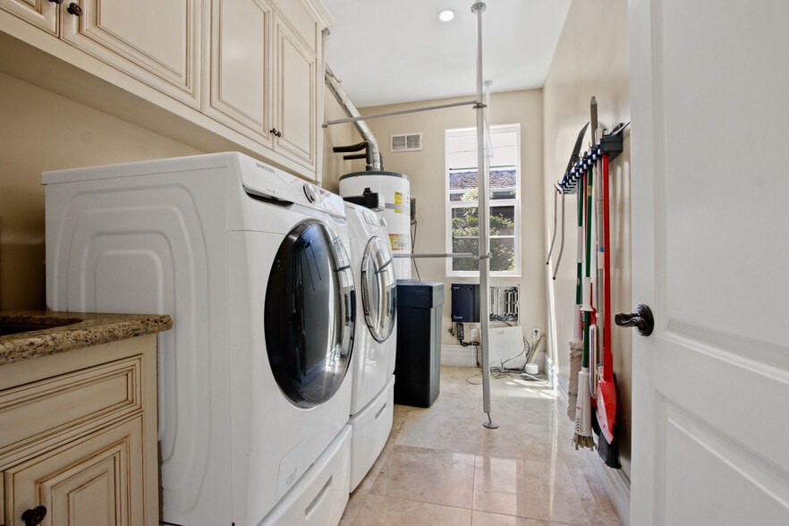 Building Photo - 1117 Encanto Dr