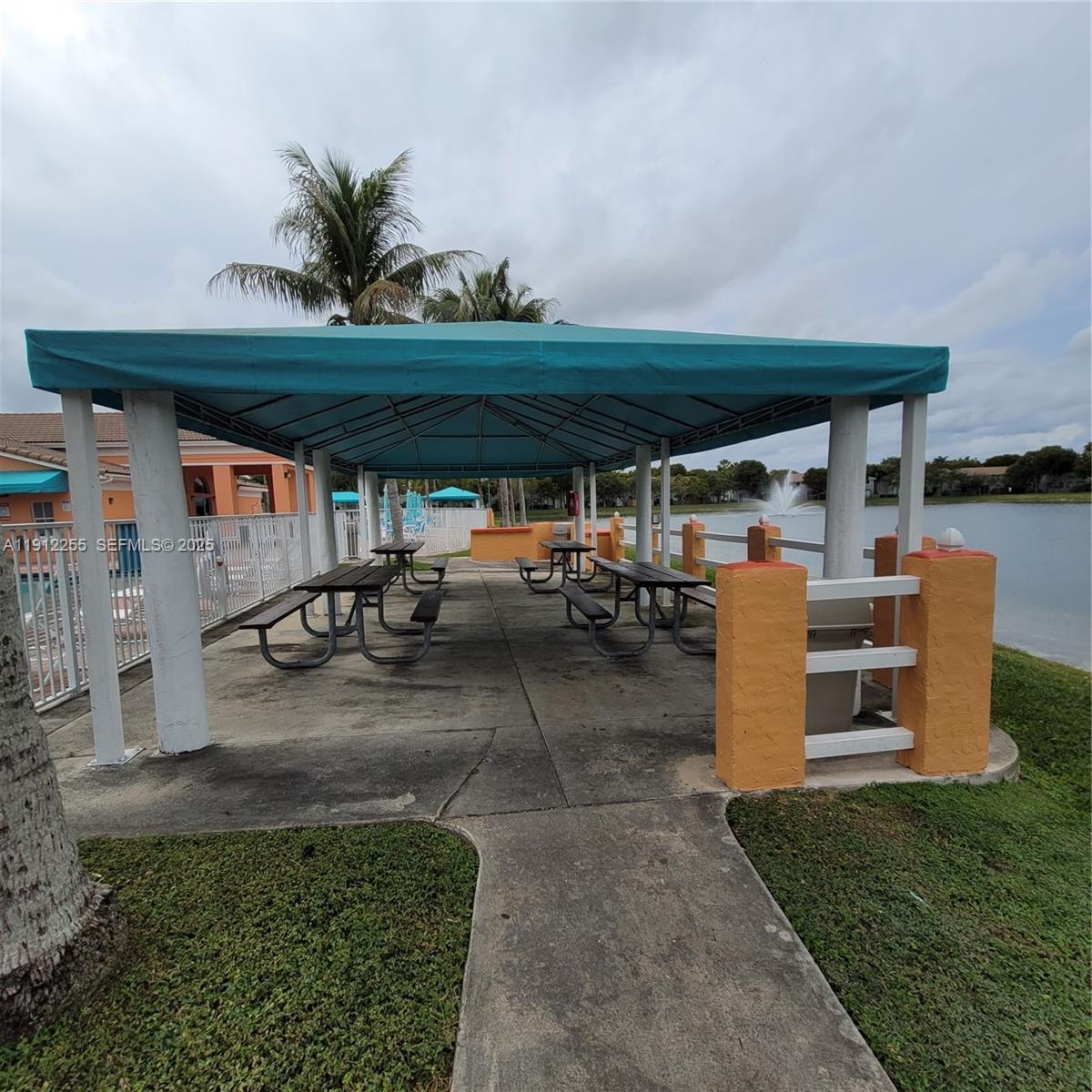 Building Photo - 1666 SE 27th Ct