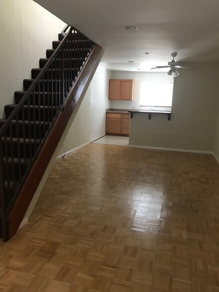 Building Photo - 6136 Eleanor Ave